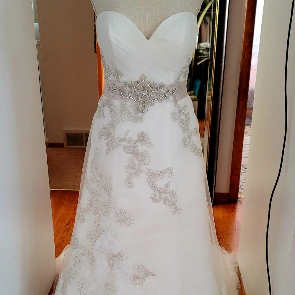 Wedding dress - excellent condition